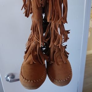 Girl Minnetonka boots